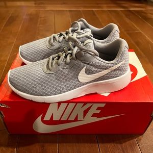 NIKE TANJUN (PS) Sneakers Size 2.5Y Wolf Grey/White